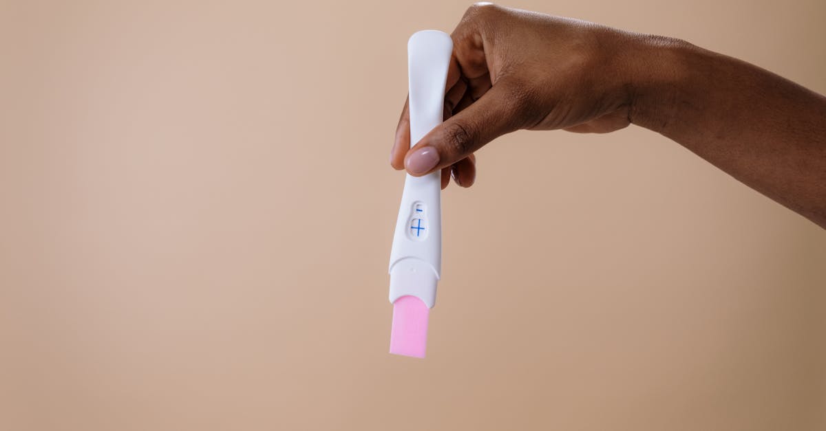 découvrez les signes précoces de la grossesse, leurs symptômes courants et comment les reconnaître pour bien préparer cette nouvelle étape de votre vie.