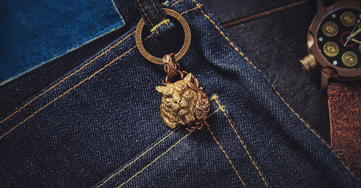 découvrez la valeur des montres de poche et comment estimer leur prix en fonction de leur âge, marque et état.